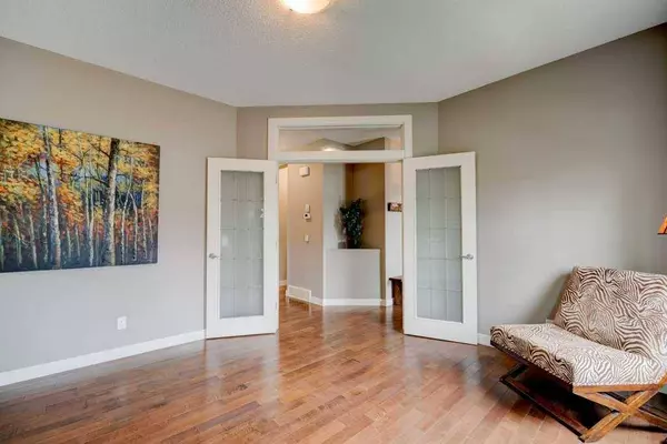 147 Elgin Meadows WAY SE, Calgary, AB T2Z 0S2