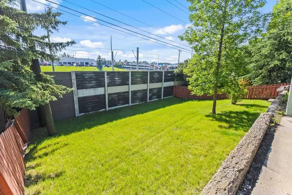 456 Cantrell DR SW, Calgary, AB T2W2K7