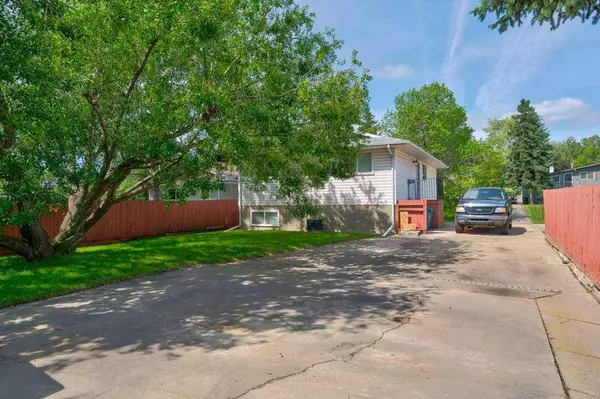 456 Cantrell DR SW, Calgary, AB T2W2K7