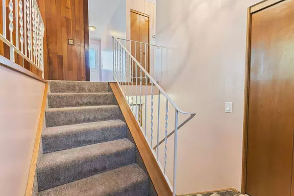 456 Cantrell DR SW, Calgary, AB T2W2K7