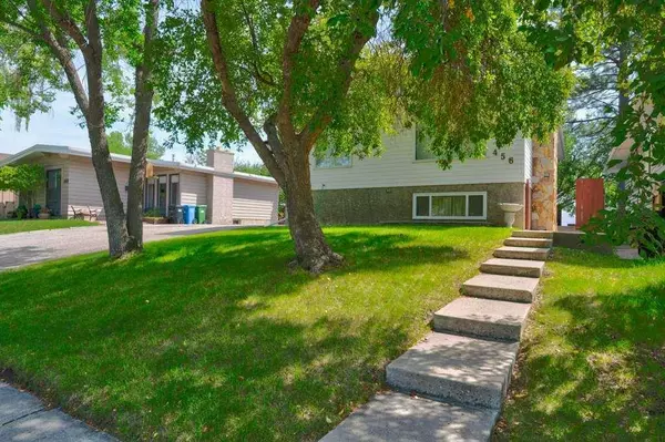 456 Cantrell DR SW, Calgary, AB T2W2K7