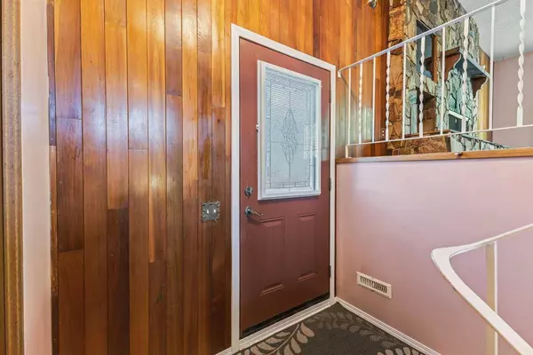 456 Cantrell DR SW, Calgary, AB T2W2K7