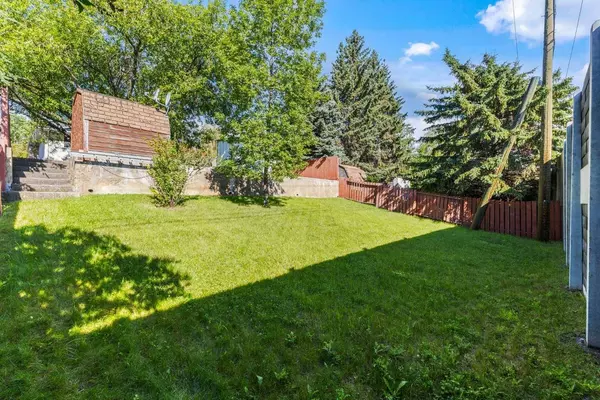 456 Cantrell DR SW, Calgary, AB T2W2K7