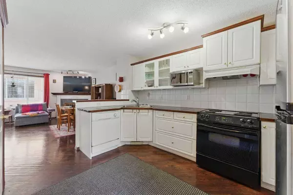 206 Coral CV NE, Calgary, AB T3Y 3Y9