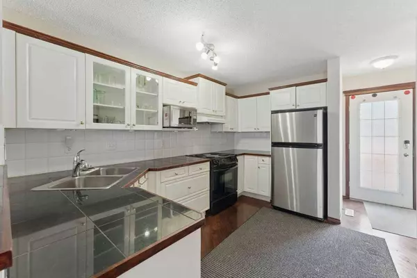 206 Coral CV NE, Calgary, AB T3Y 3Y9