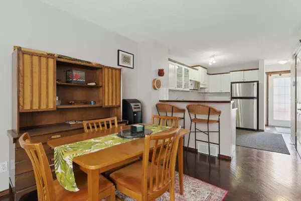 206 Coral CV NE, Calgary, AB T3Y 3Y9