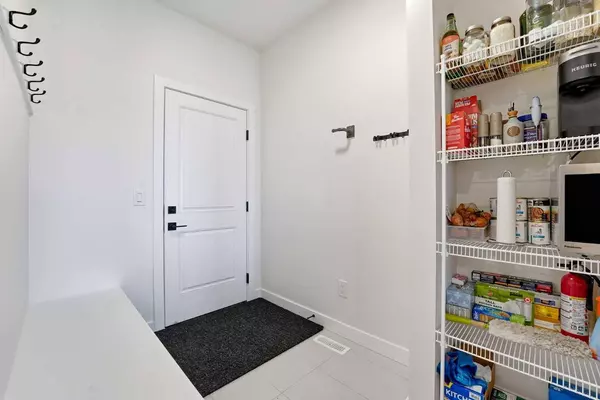 16 Key CV SW, Airdrie, AB T4B 5T3