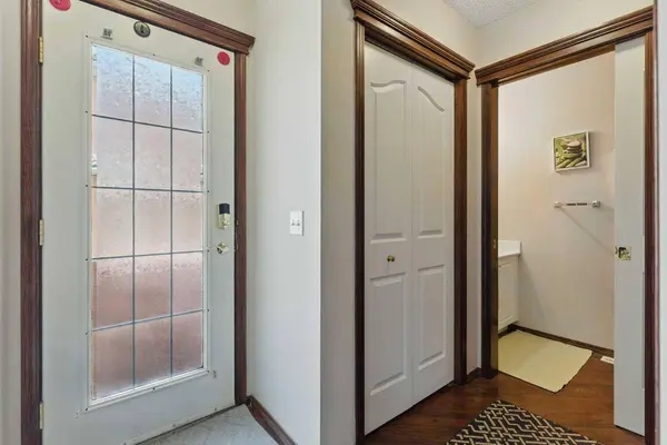 206 Coral CV NE, Calgary, AB T3Y 3Y9