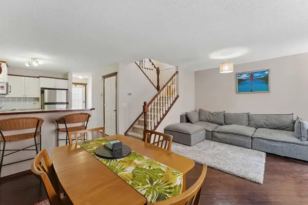 206 Coral CV NE, Calgary, AB T3Y 3Y9