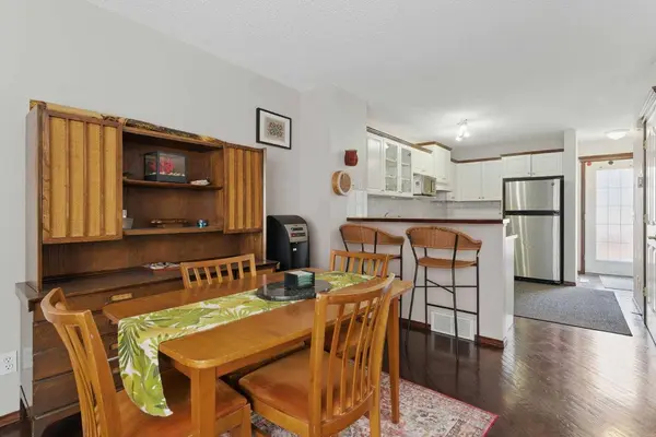 206 Coral CV NE, Calgary, AB T3Y 3Y9