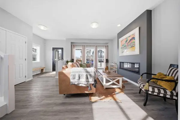 130 Palomino ST, Cochrane, AB T4C 2P8