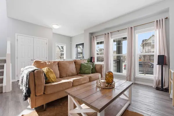 130 Palomino ST, Cochrane, AB T4C 2P8