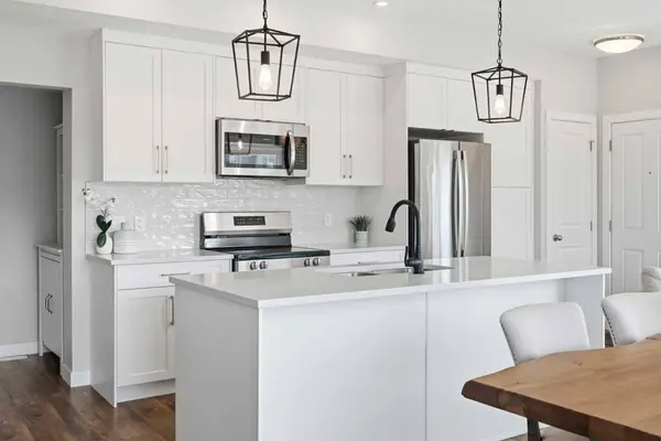 362 Canals XING SW, Airdrie, AB T4B 4L4