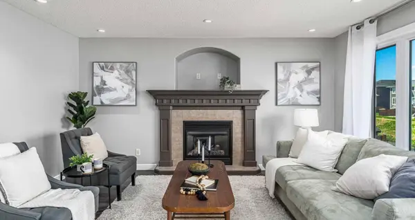 724 Luxstone LNDG SW, Airdrie, AB T4B 3L1