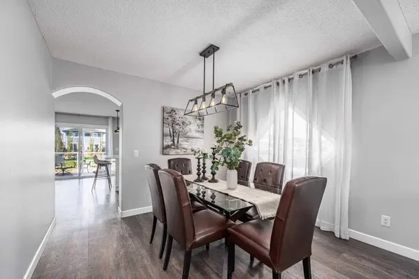 724 Luxstone LNDG SW, Airdrie, AB T4B 3L1