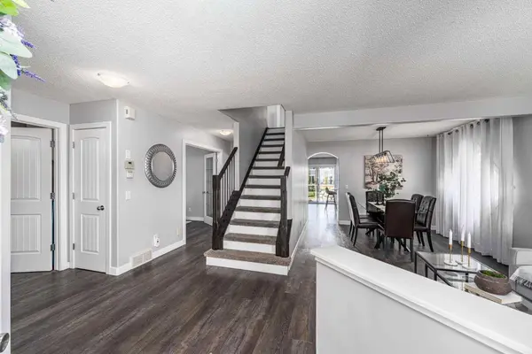 724 Luxstone LNDG SW, Airdrie, AB T4B 3L1