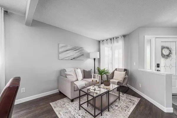 724 Luxstone LNDG SW, Airdrie, AB T4B 3L1