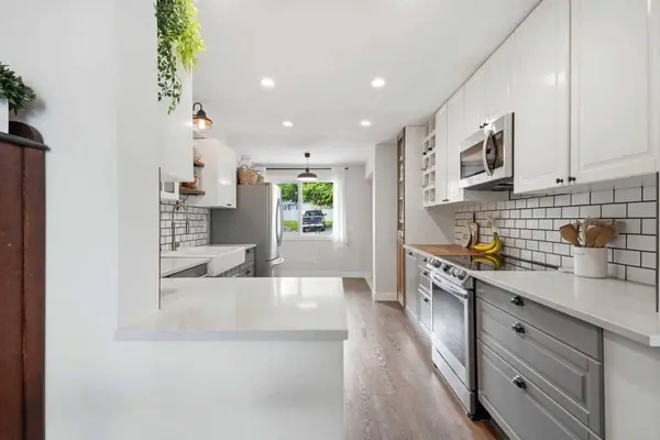 228 Theodore PL NW #25, Calgary, AB T2K 5S1