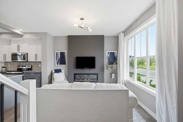 332 Lawthorn WAY SE, Airdrie, AB T4A 3M7