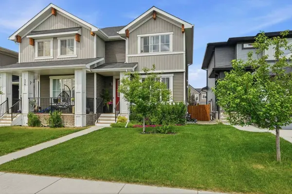 332 Lawthorn WAY SE, Airdrie, AB T4A 3M7