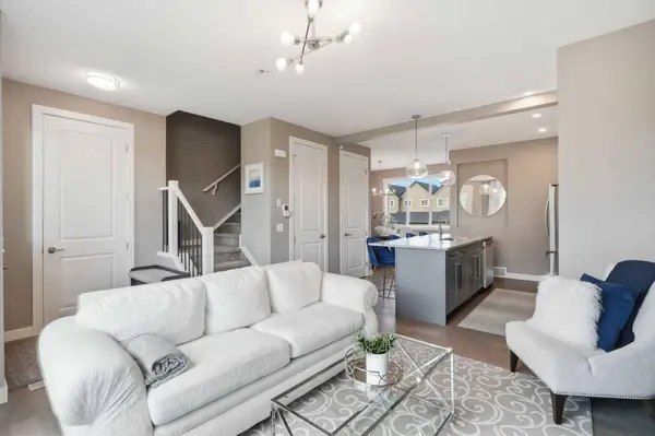 332 Lawthorn WAY SE, Airdrie, AB T4A 3M7