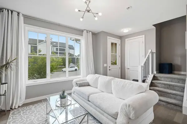 332 Lawthorn WAY SE, Airdrie, AB T4A 3M7