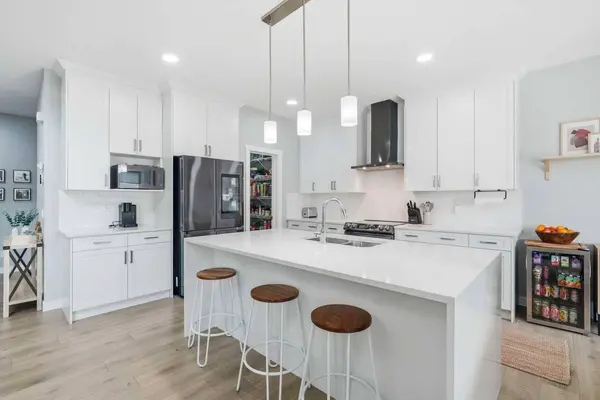 504 Creekrun LN SW, Airdrie, AB T4B 5J9