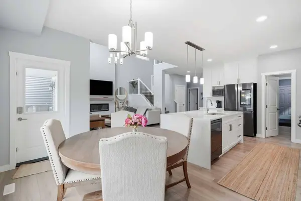 504 Creekrun LN SW, Airdrie, AB T4B 5J9