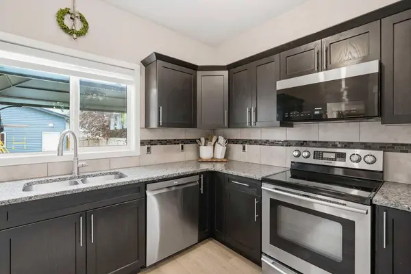 2518 W Ravenswood VW SE, Airdrie, AB T4A 0J7