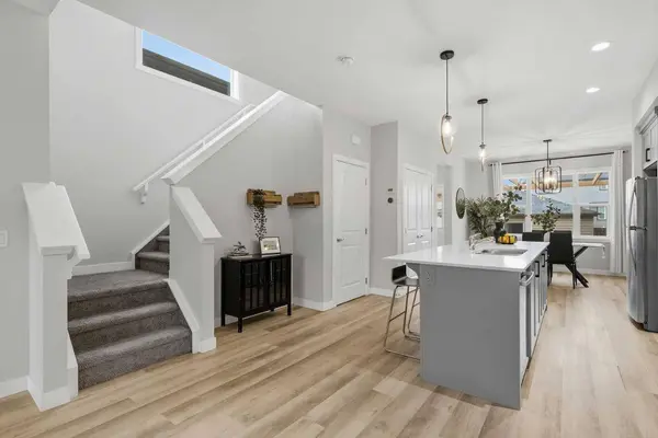 90 Hillcrest Close SW, Airdrie, AB T4B 4T9