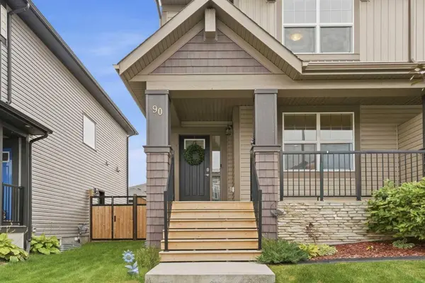 90 Hillcrest Close SW, Airdrie, AB T4B 4T9