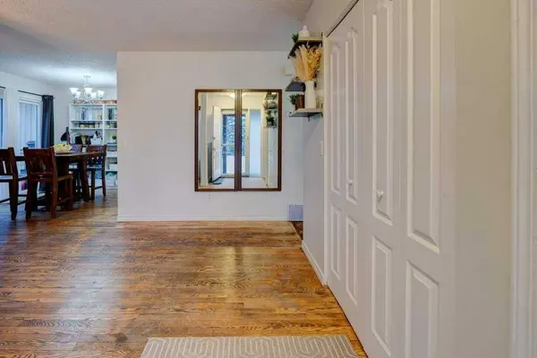 544 Blackthorn RD NE #401, Calgary, AB T2K5J5