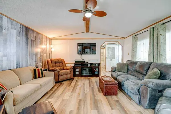 3126 Burroughs MNR NE, Calgary, AB T1Y 6K2