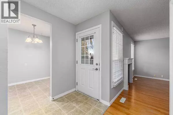 4, 3200 60 Street NE, Calgary, AB T1Y4K8