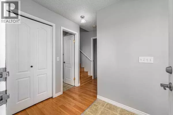 4, 3200 60 Street NE, Calgary, AB T1Y4K8