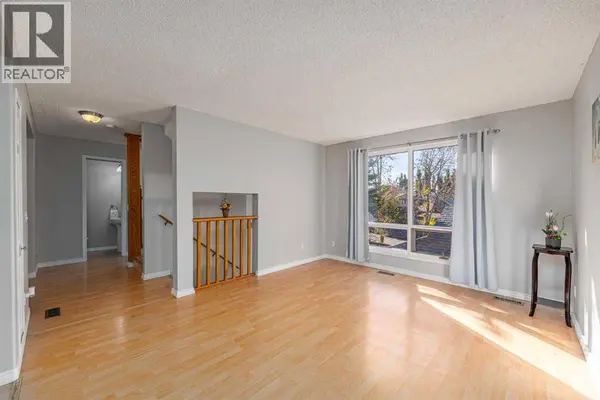 76 Hawkville Place NW, Calgary, AB T3G2G9