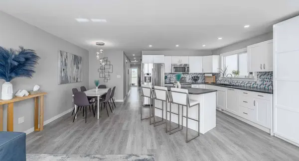 1302 Berkley DR NW, Calgary, AB T3K 1S9