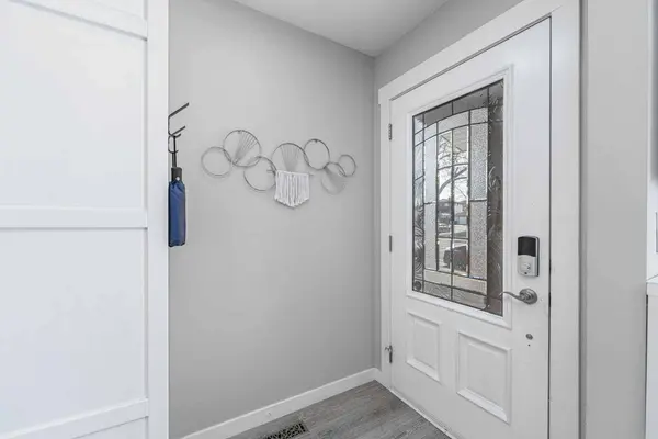 1302 Berkley DR NW, Calgary, AB T3K 1S9
