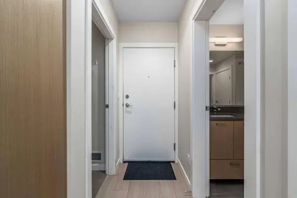 707 4 ST NE #108, Calgary, AB T2E 3S7