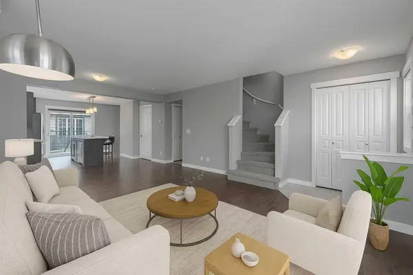 325 Mckenzie Towne SQ SE, Calgary, AB T2Z 1E3