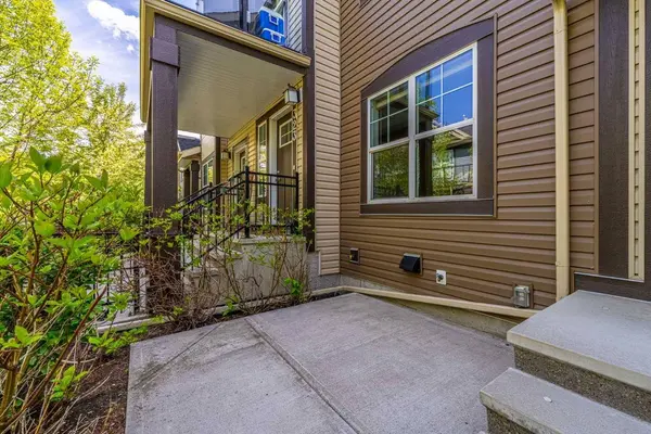 325 Mckenzie Towne SQ SE, Calgary, AB T2Z 1E3