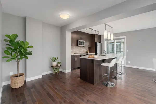 325 Mckenzie Towne SQ SE, Calgary, AB T2Z 1E3