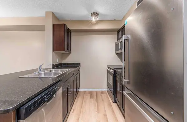 7130 80 AVE NE #210, Calgary, AB T3J 0N5