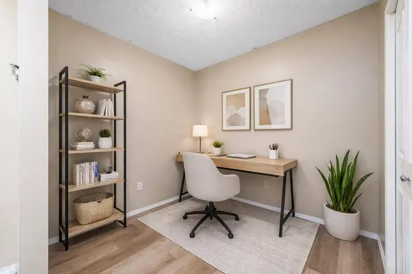 7130 80 AVE NE #210, Calgary, AB T3J 0N5