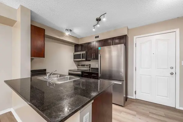 7130 80 AVE NE #210, Calgary, AB T3J 0N5