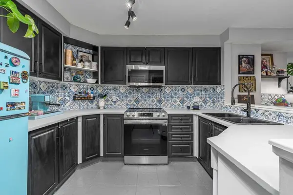 1121 6 AVE SW #1004, Calgary, AB T2P 5J4