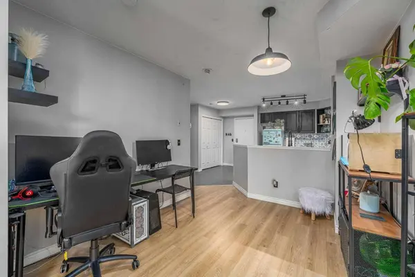 1121 6 AVE SW #1004, Calgary, AB T2P 5J4