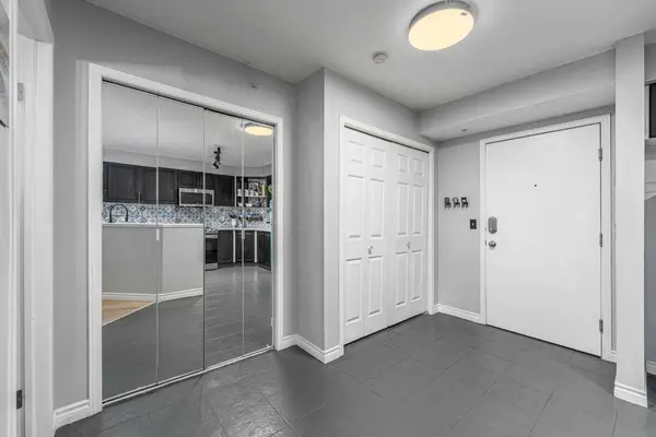 1121 6 AVE SW #1004, Calgary, AB T2P 5J4