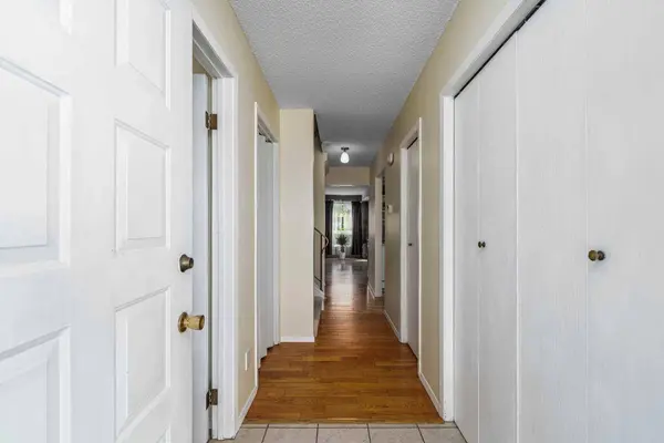 1455 Berkley DR NW, Calgary, AB T3K 1T6