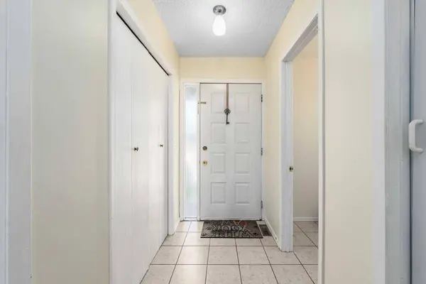 1455 Berkley DR NW, Calgary, AB T3K 1T6